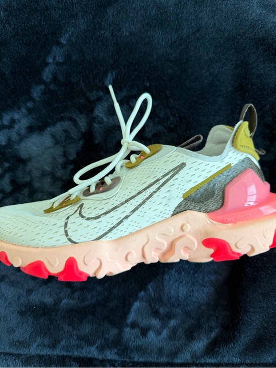 Nike Shoes - Women’s Nike D/MS/X Shoe Size 9, Coral & Olive